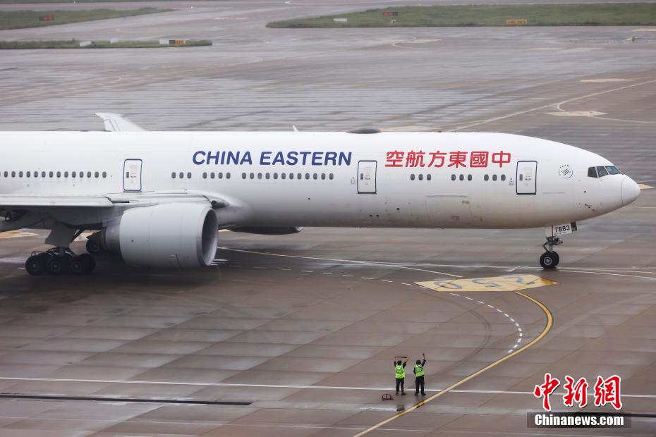 受台风“梅花”影响 上海两大机场五成以上航班调减取消