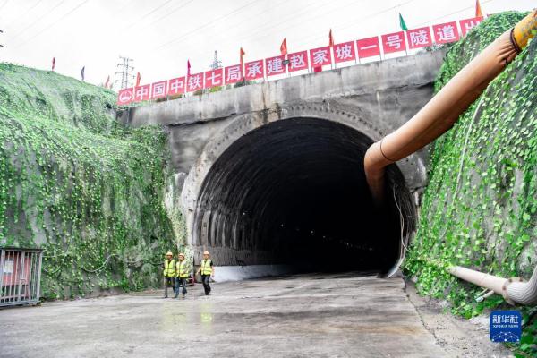 渝湘高铁重庆段进入隧道工程全面掘进阶段