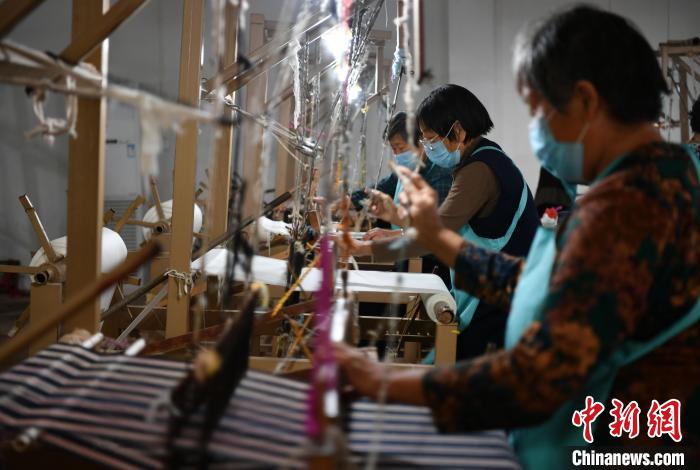 河北赞皇原村土布纺织技艺带动逾2500名村民就业