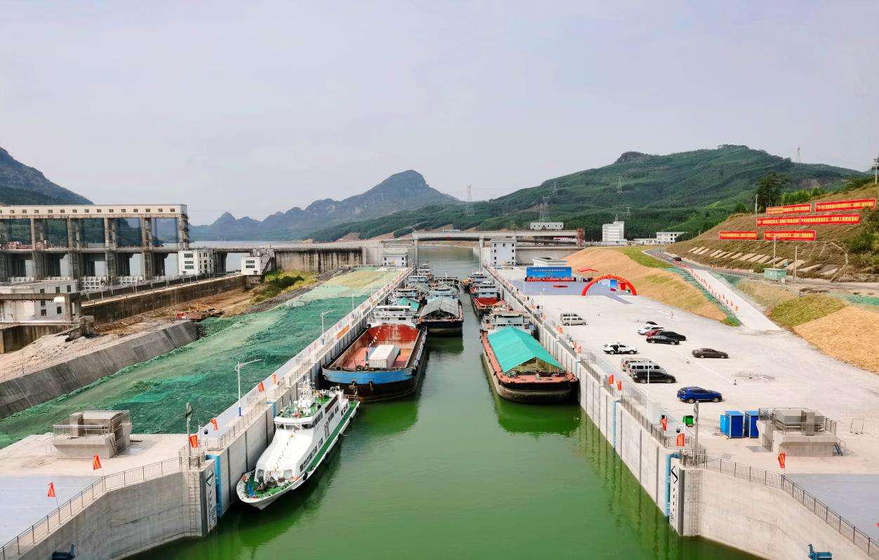 广西柳州红花水利枢纽二线船闸工程建成通航