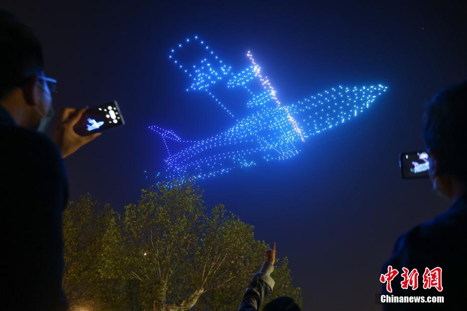 南京航空航天大学2022架无人机上演航天光影秀“问天逐梦”谱新篇