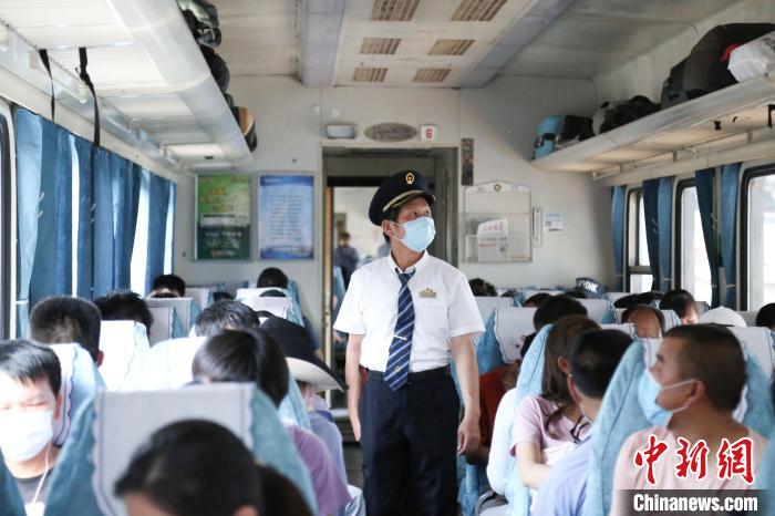 广西长期坚持开行9对公益列车 近500万民众受益