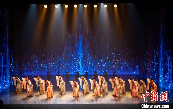 天津音乐学院师生表演舞蹈《盛世·起舞》 王在御 摄