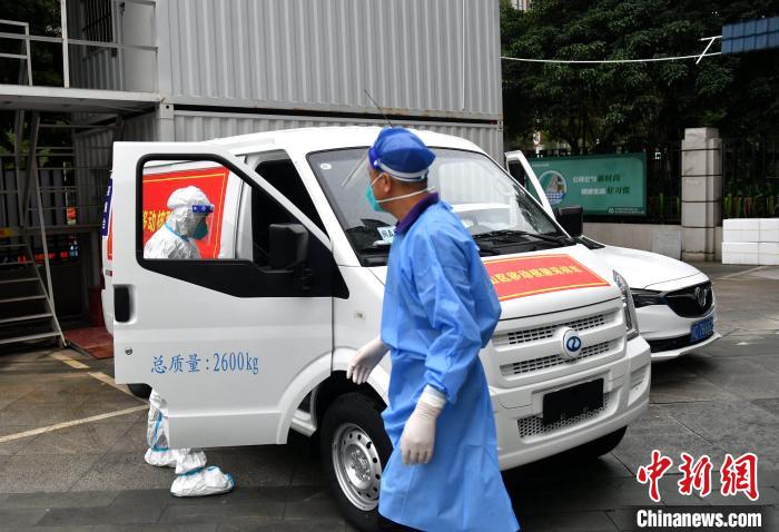福州：移动应急核酸采样车助力疫情防控