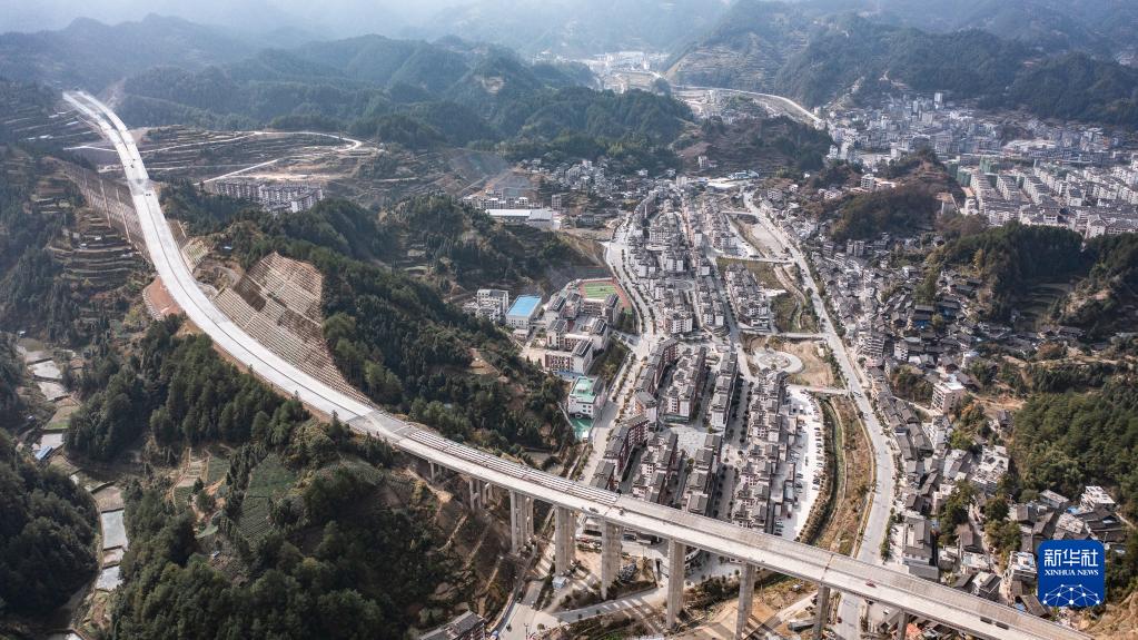 贵州：雷榕高速建设有序推进
