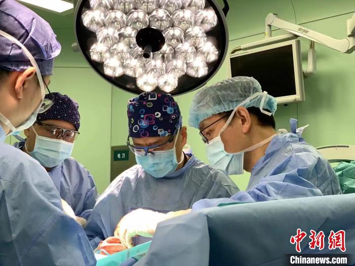 中国专家成功探索用自体肋软骨修复大关节软骨缺损
