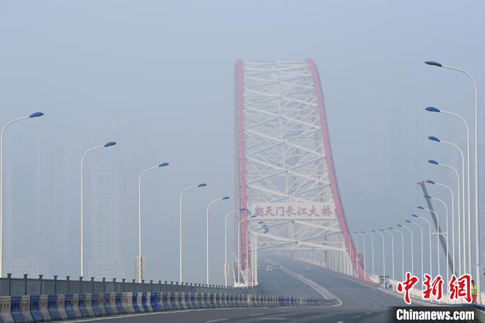 大雾笼罩重庆主城区