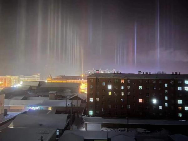 内蒙古阿里河镇上空出现“寒夜光柱”奇观