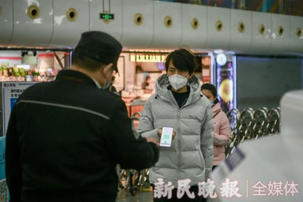 上海地铁今起不查核酸，有人3天未做顺利进站！除了扫“场所码”，这些也要注意