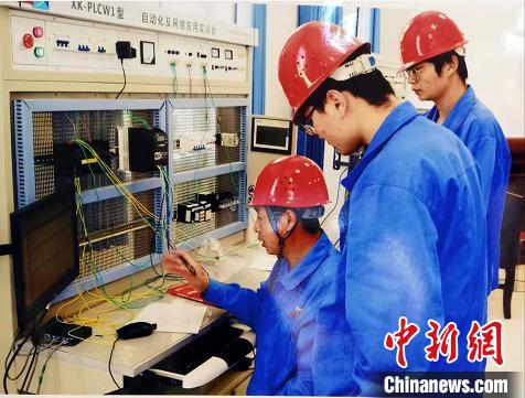 甘肃技能大师工作室：因热爱才“擅长” 因“专精”而突破