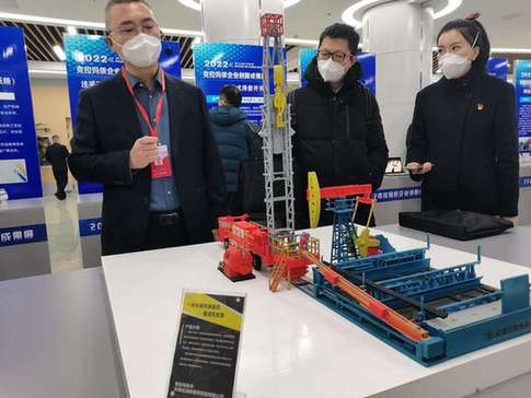 白碱滩上追“高”逐“新”——新疆克拉玛依高新区晋升“国家级”带来的启示