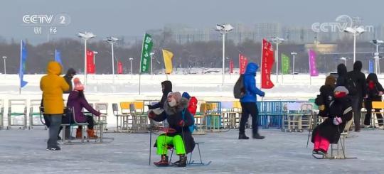 冰雪运动乐趣多 冬季旅游持续升温