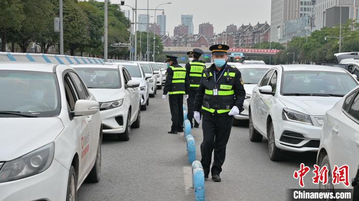 重庆交通执法部门开展“净窗”系列检查行动