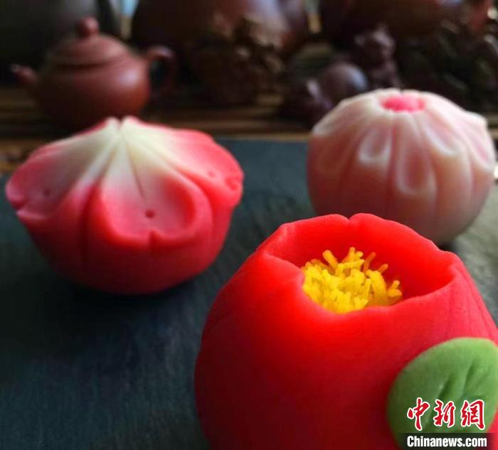 度日如诗！新疆美食“达人”缘何迷上唐菓子？