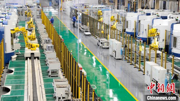 银川机器人产品生产线。　银川市工信局供图