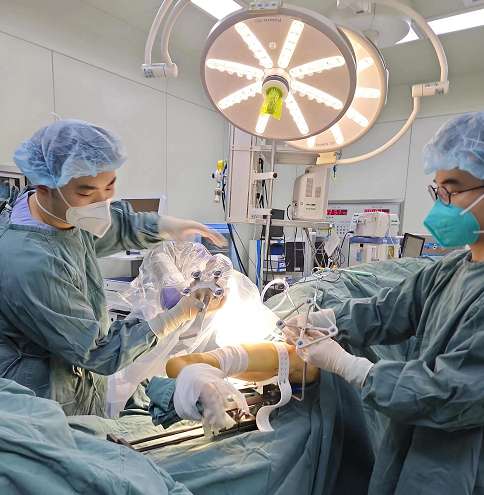 創傷骨科手術機器人在重醫附一院成功開機