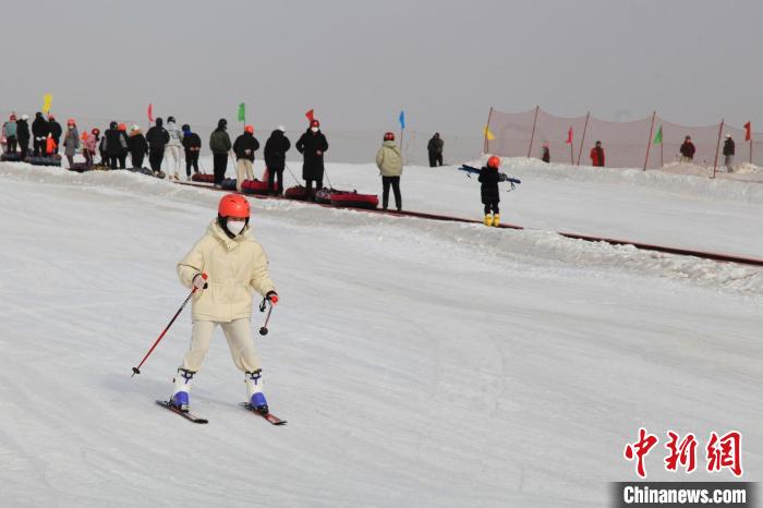 “冷资源”热起来 新疆新星市冰雪旅游节开幕