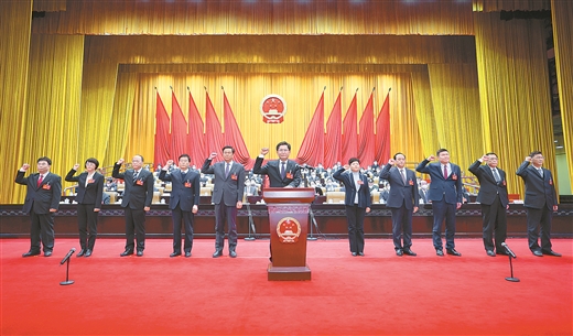 广西十四届人大一次会议举行第三次全体会议