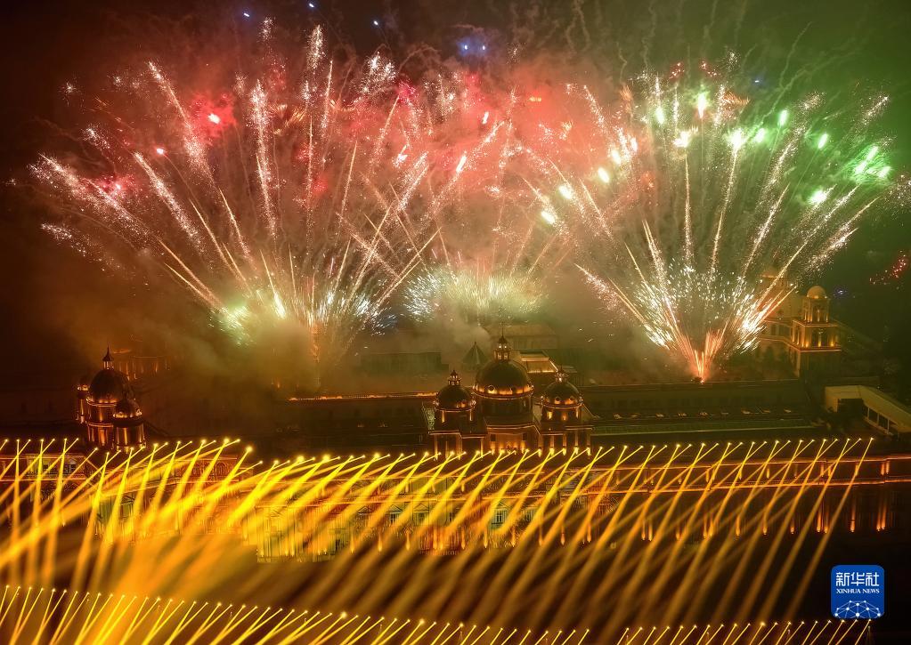 福建福州：烟花璀璨迎新年