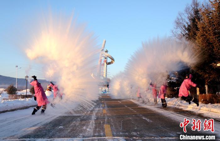 “中国最冷小镇”：五天近千游客“北上找冷”