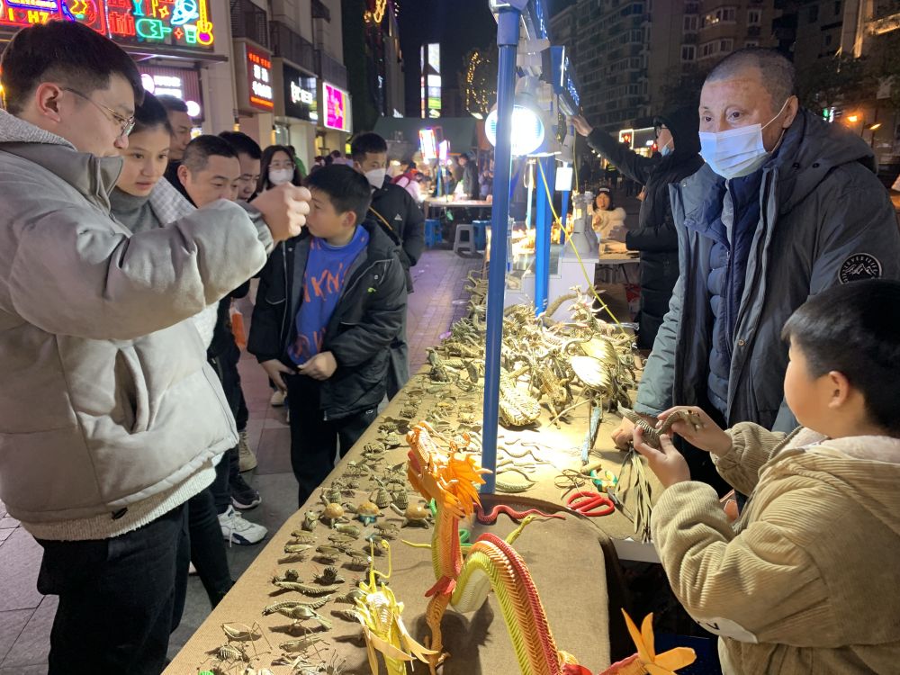夜市摊位点亮我的生活——杭州武林夜市摊主走访记