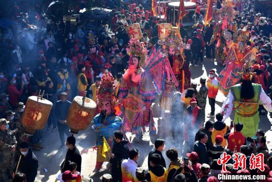 （新春走基层）福建侨乡举行传统民俗文化活动