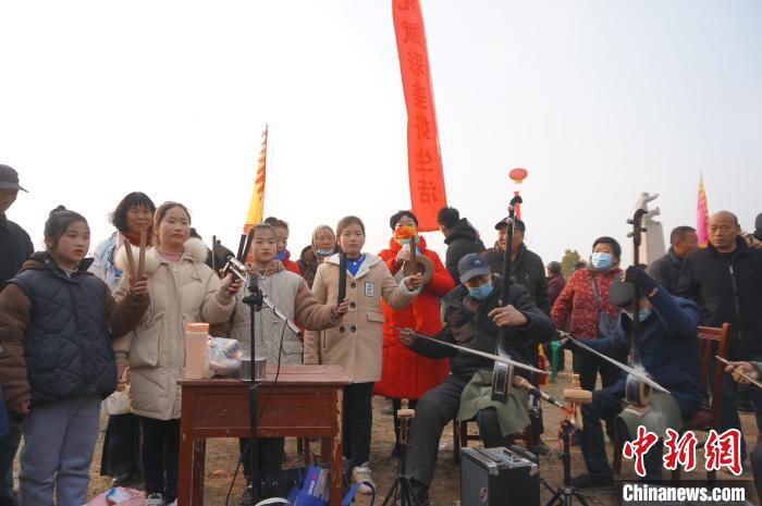 特写：马街书会再续前约：鼓乐喧腾上演千台戏
