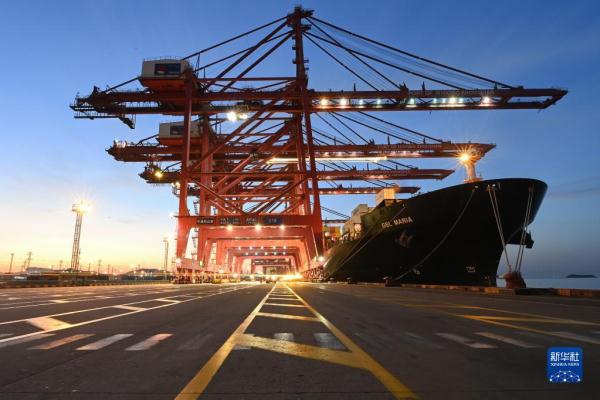 探访宁波舟山港：年货物吞吐量连续14年居全球第一