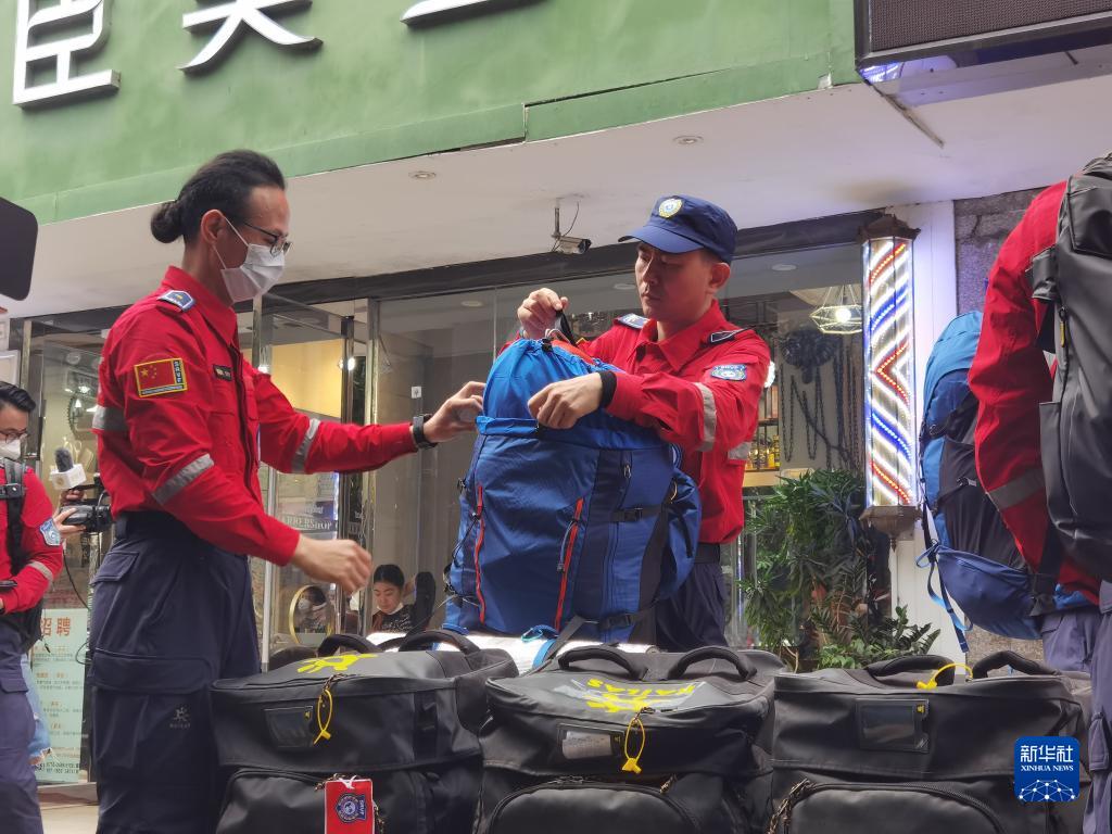 深圳公益救援队出发前往土耳其地震灾区