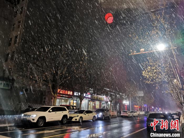 河南大范围人工增雨雪作业 土壤墒情改善明显