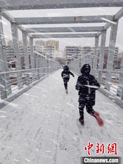 青海：降雪范围几乎波及全省 多条高速公路受影响