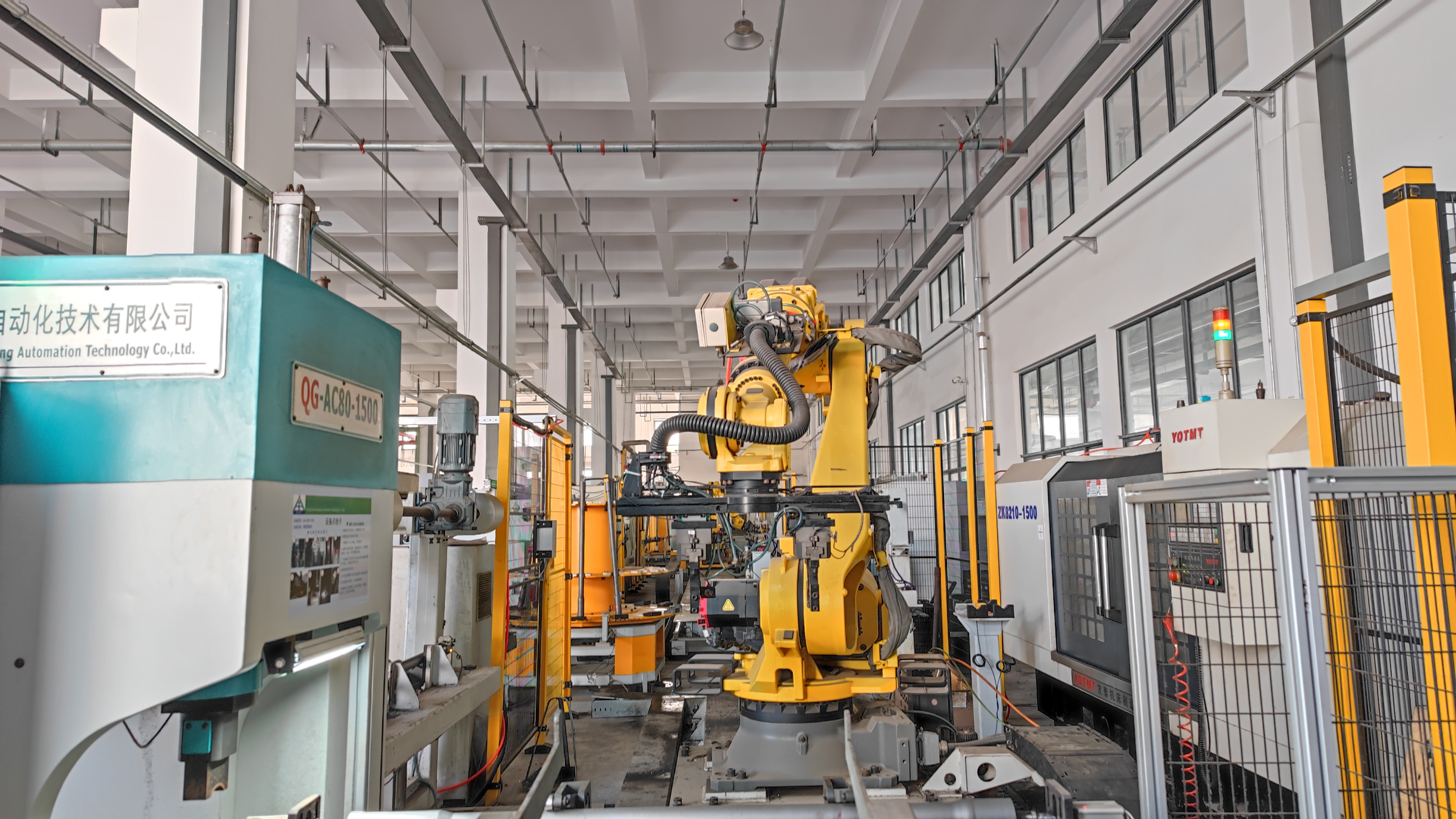 山东百昌汽车零部件有限公司汽车半轴智能数字生产线两个人同时操控十