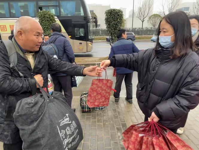 苏州相城：“点对点”包车助500余工人顺利返岗