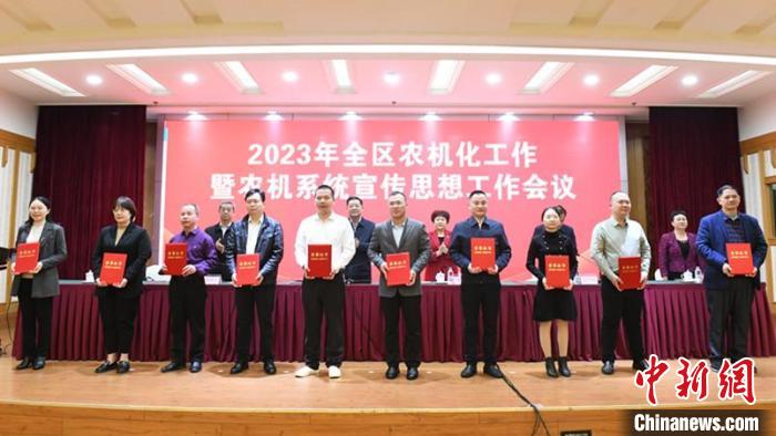广西培育壮大农机社会化服务组织 去年作业收入逾9亿元