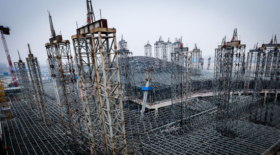 临沂启阳机场航站楼改扩建工程完成屋面钢网架楼面部分提升