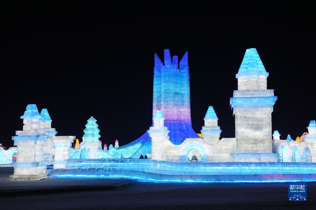 哈尔滨冰雪大世界接待游客80余万人次