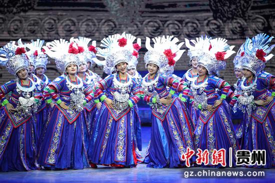 大型民族歌舞《多彩贵州风》复演 推出惠民活动助力旅游市场