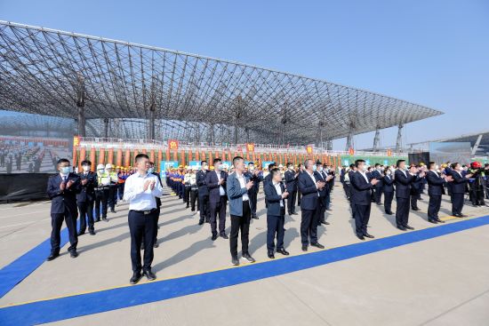 临沂启阳机场新航站楼屋面钢结构网架合拢仪式举行