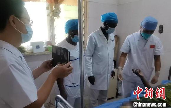 中国援外医疗队开展床旁远程会诊诊疗非洲患者