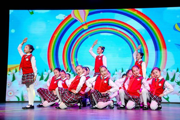 北京市第五届礼让斑马线广场舞比赛展演活动精彩纷呈
