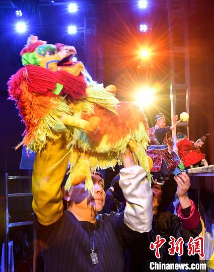 福建漳州：布袋木偶戏的“幕后乾坤”