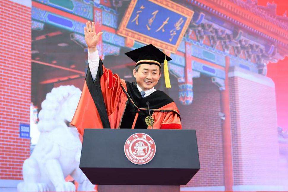上海交大举行2023年研究生毕业典礼