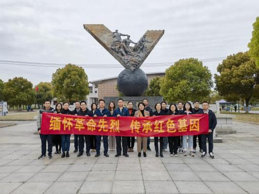 苏州高铁新城如意社区党支部祭扫革命烈士陵园