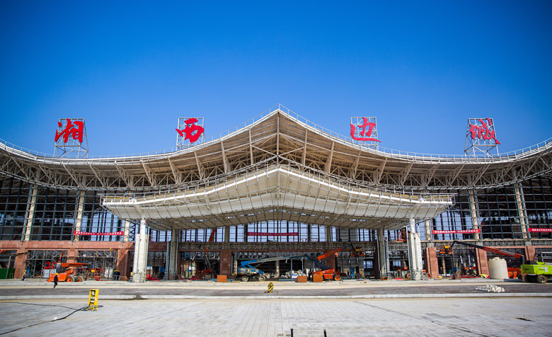 即将完工的湘西边城机场航站楼。杨贤清摄