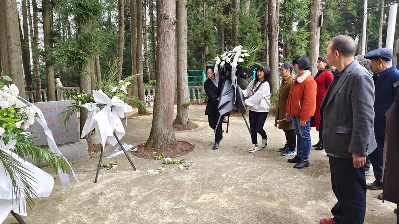 利川谋道女儿寨社区开展“致敬英雄 缅怀先烈”清明祭扫活动