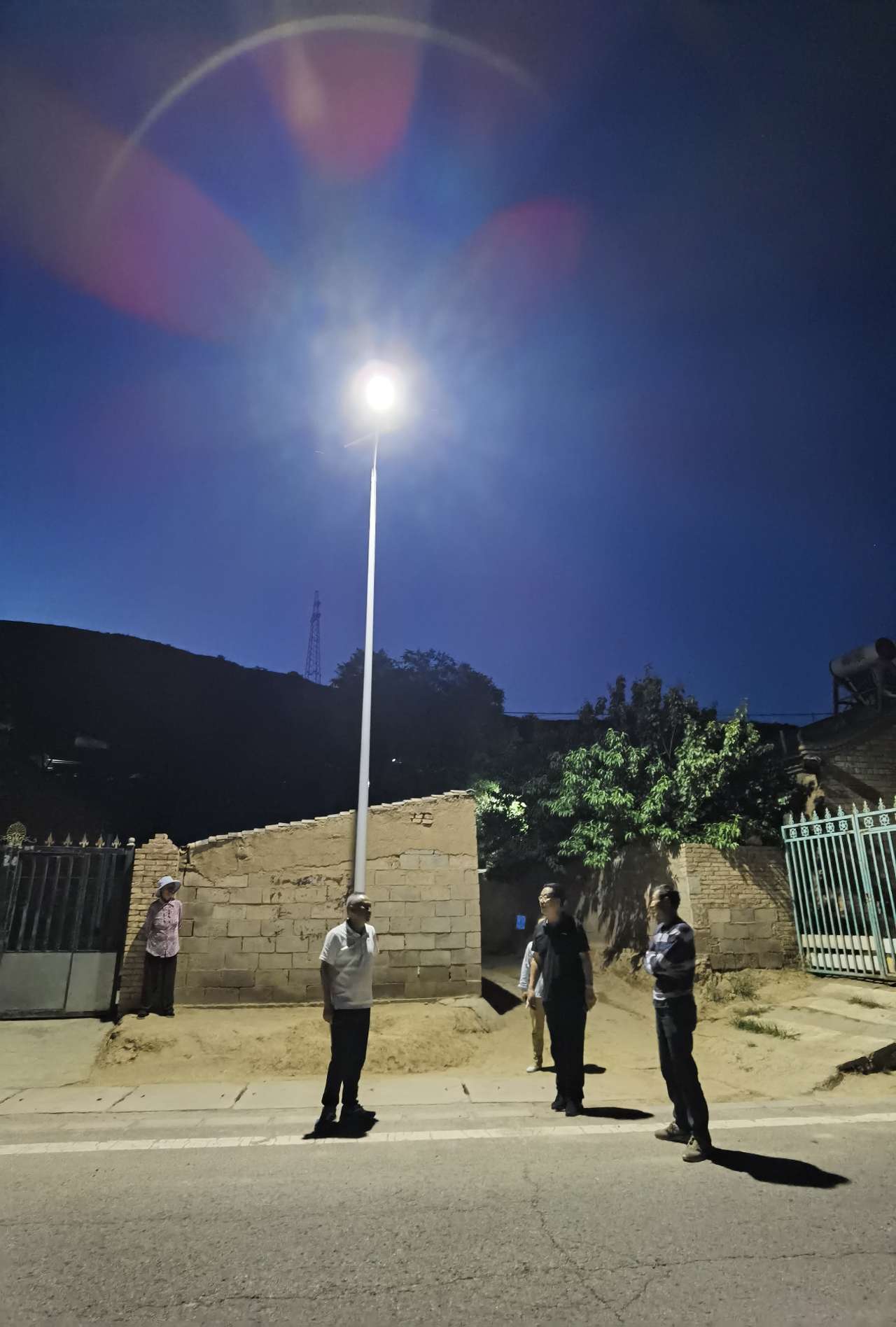 我和我的村丨路灯亮了，乡亲们的心儿暖了