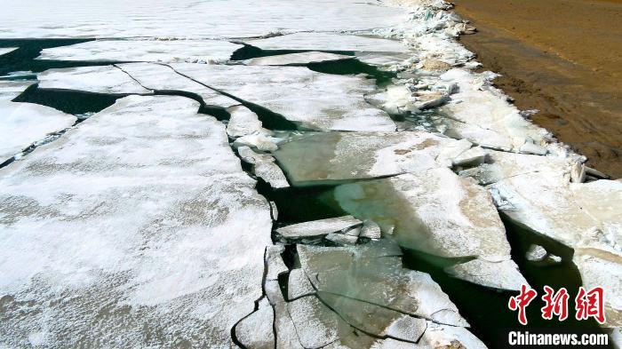 青海湖迎来开湖季 开湖日期较近十年平均推迟20天