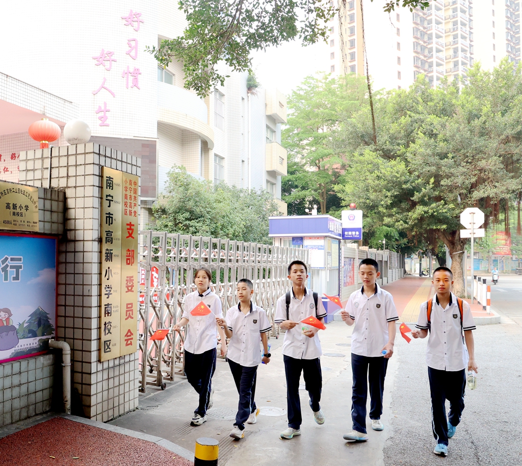 相约祭英烈！南宁5名少年徒步9.8公里