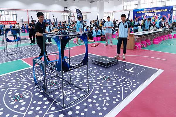 广西青少年航空航天竞赛展风采 1155519965f692d8bde06a1de211fbf5