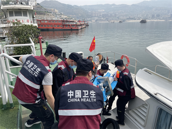 重庆成功开展ECMO水上救援和转运演练